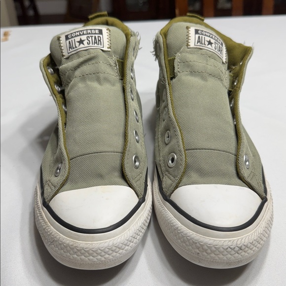 EUC unisex Converse All Star tennis shoes. Size men’s Size 7/women’s Size 9 - Picture 3 of 6